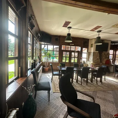 Le Cinema בית הארחה Shiroki Dol