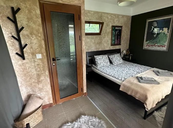 Le Cinema 4* Shiroki Dol